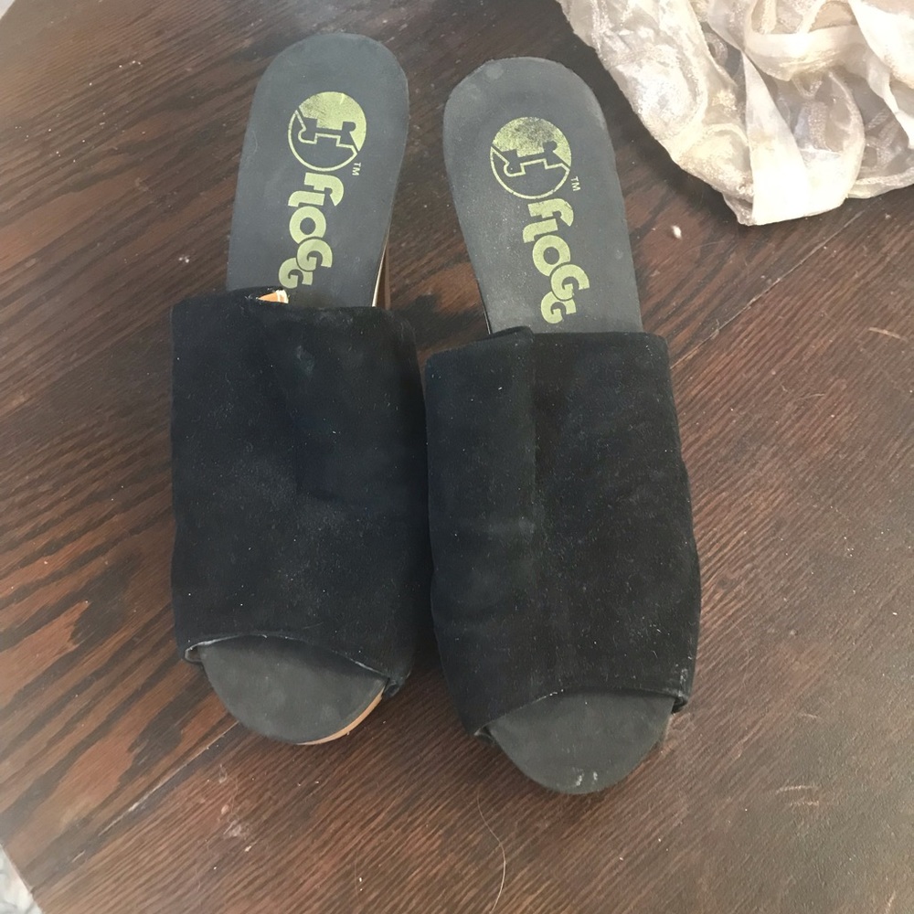 Flogg size 9 1/2 black suede sandal